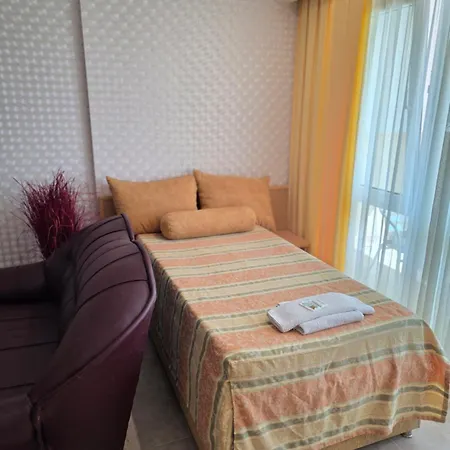 Miramar Palace דירה סאני ביץ'