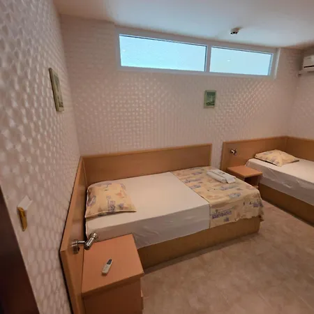 Miramar Palace Apartment *